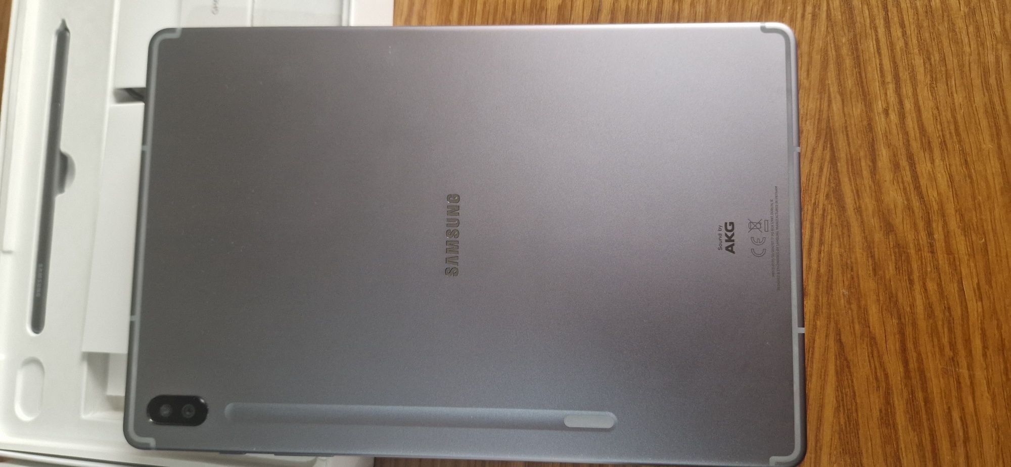 Vând  tableta Samsung  Galaxy Tab S6 8GB RAM  slot sim