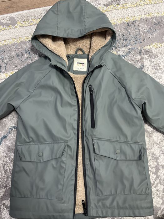 Продам куртку на мальчика!