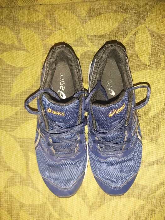 Маратонки Asics, Adidas Duramo 10, Brooks и кецове Converse