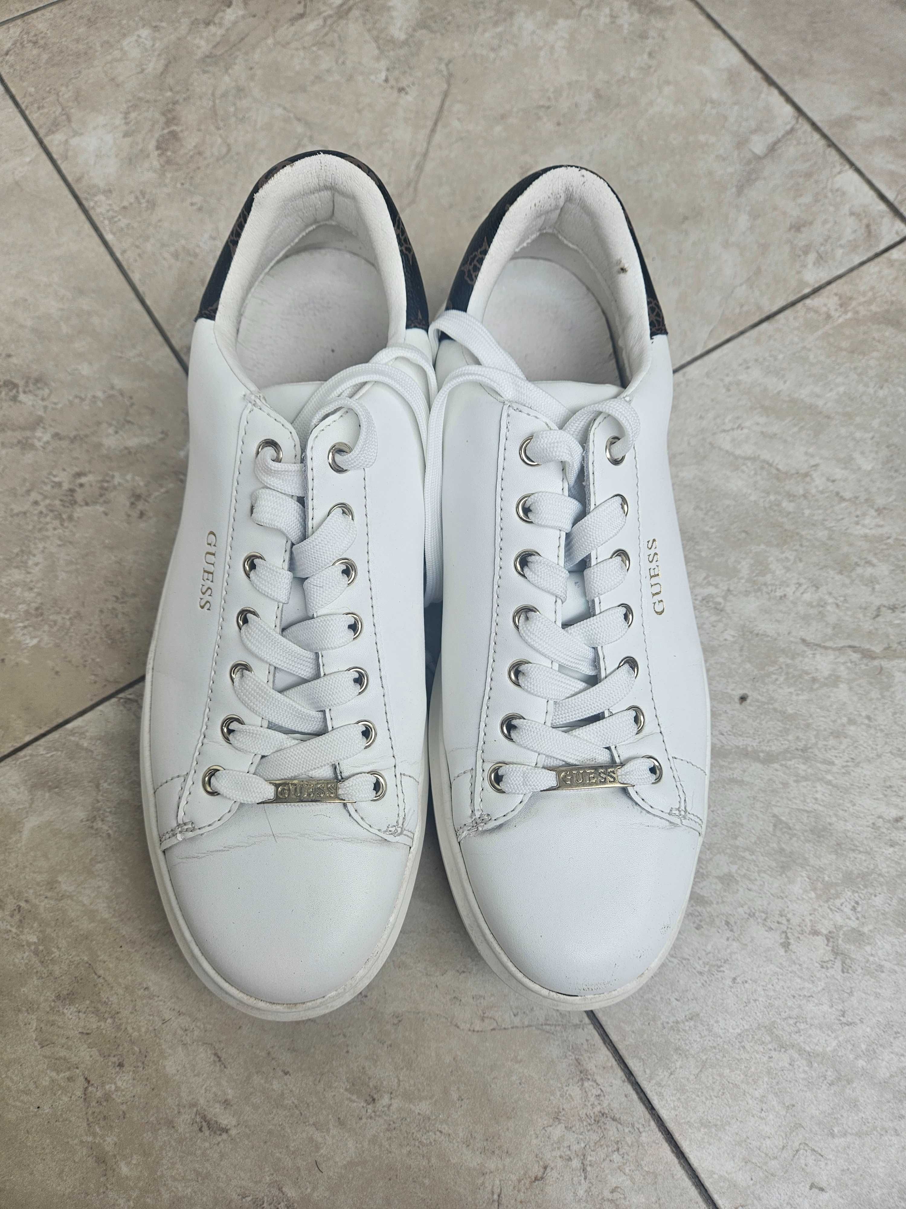 Оригинални обувки Guess