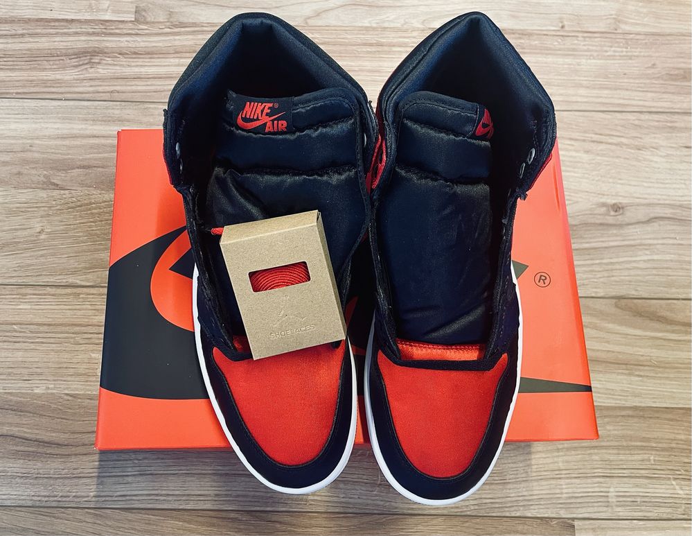 Vand Jordan 1 Satin Bred, marimea 43