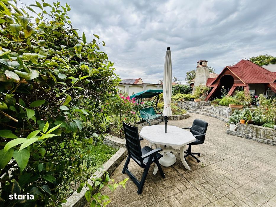 Vila de vanzare in cartierul Strand - 7 camere, strada linistita