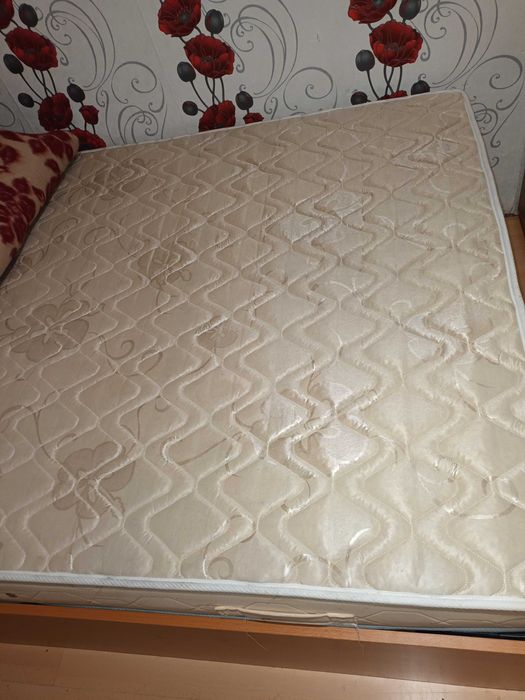 продавам матрак 140  х 190 двулицев