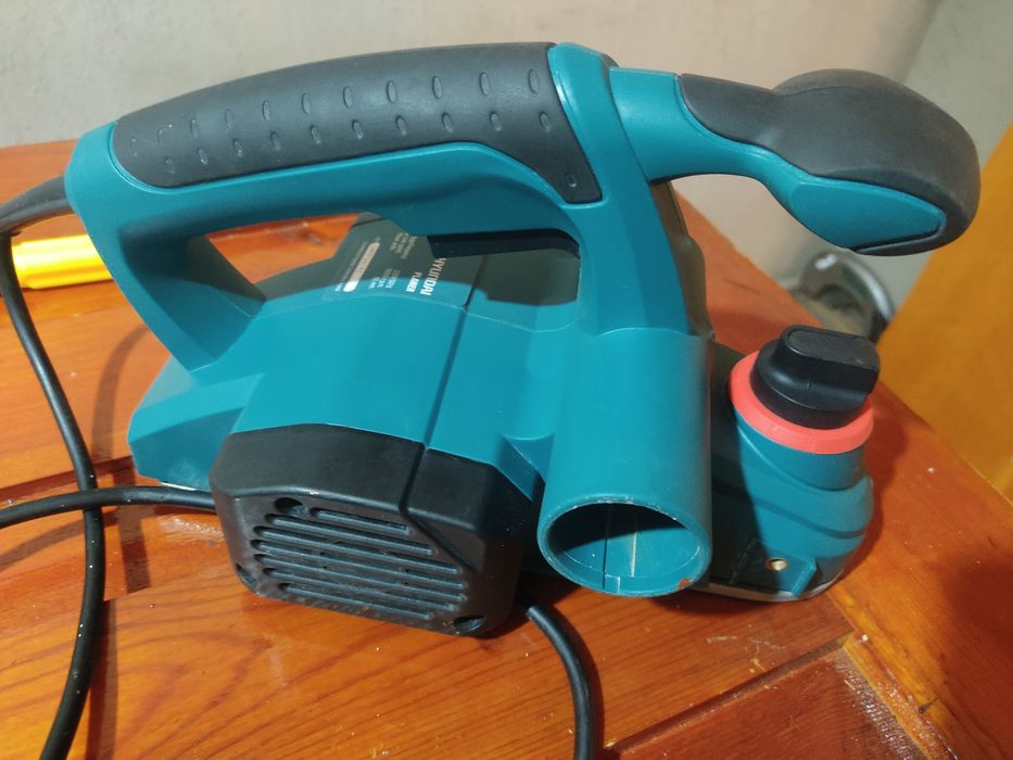 Рубанок электро Hyundai P 700-82. бу.