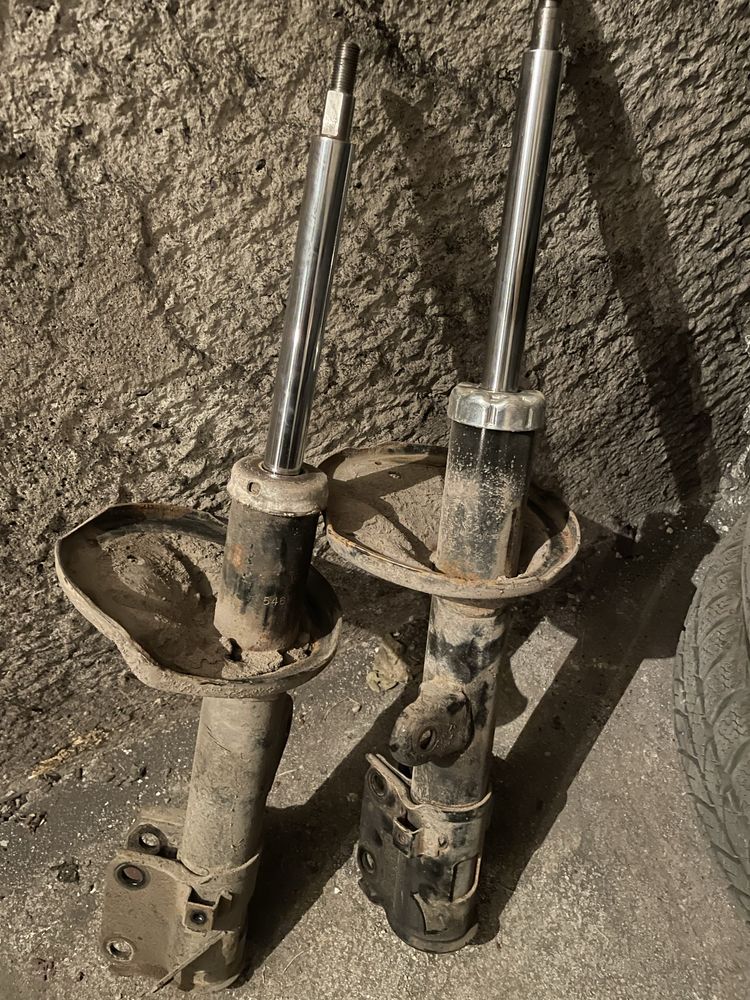 Предни амортисьори Hundai Tucson