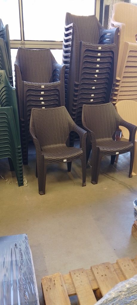 Vând  scaune de terasa diferite modele  foarte rezistente