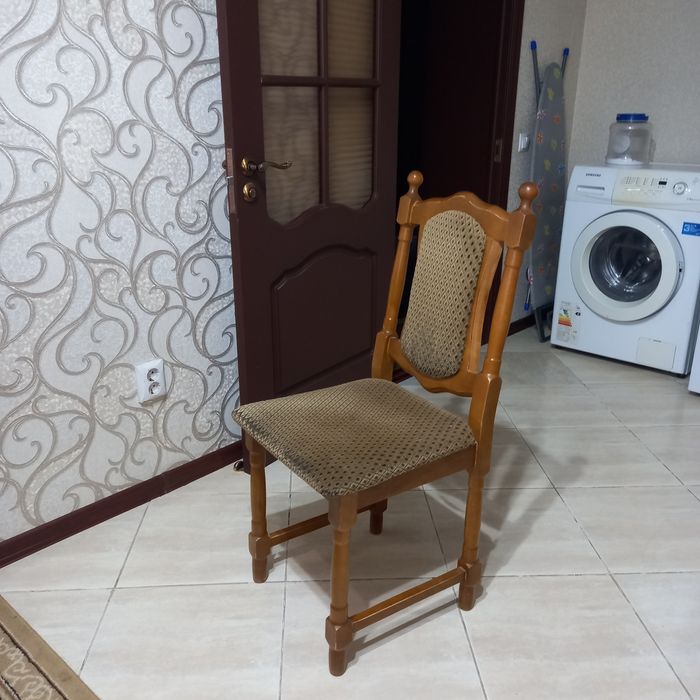 Продаю 6 стульев