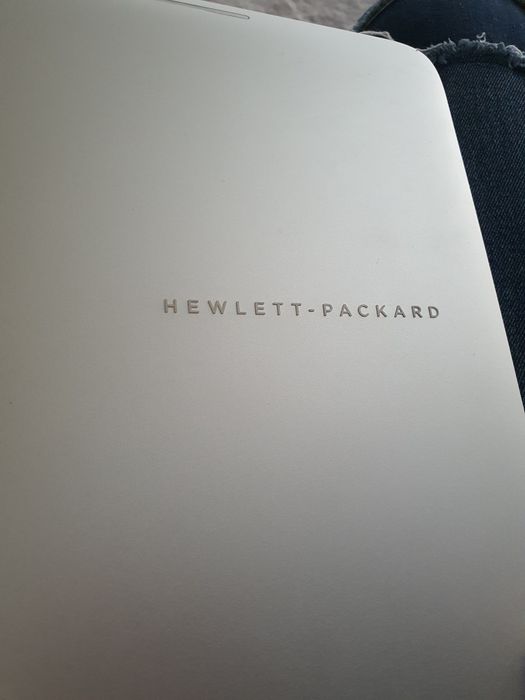 Лаптоп ,таблет  Hawlet pacart