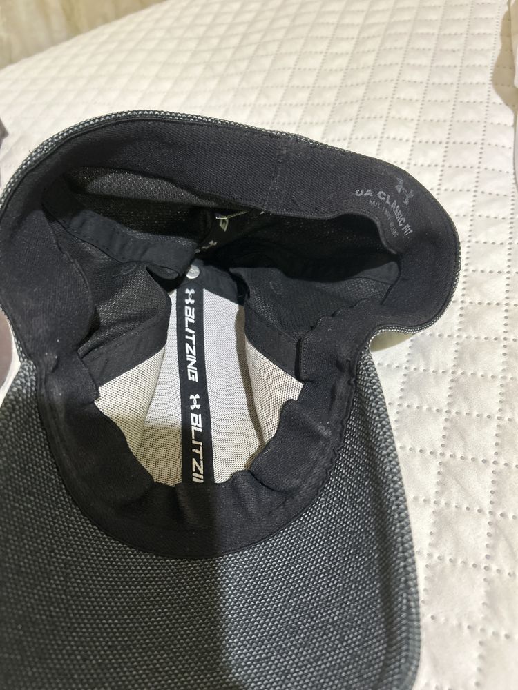 Шапки с козирка на марките Under Armour , West Ham United