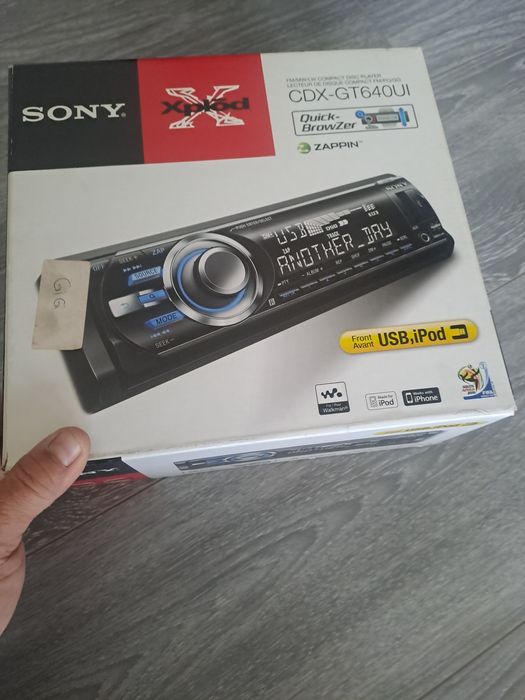 Vând casetofon auto sony