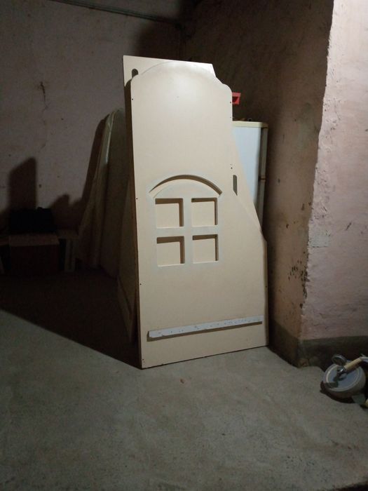 Детская кроватка,двух ярусная.