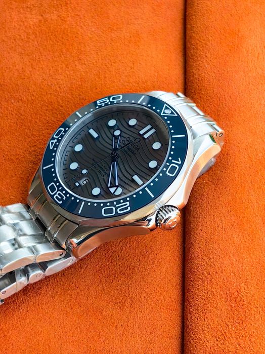 Omega Seamaster 300M с японски механизъм