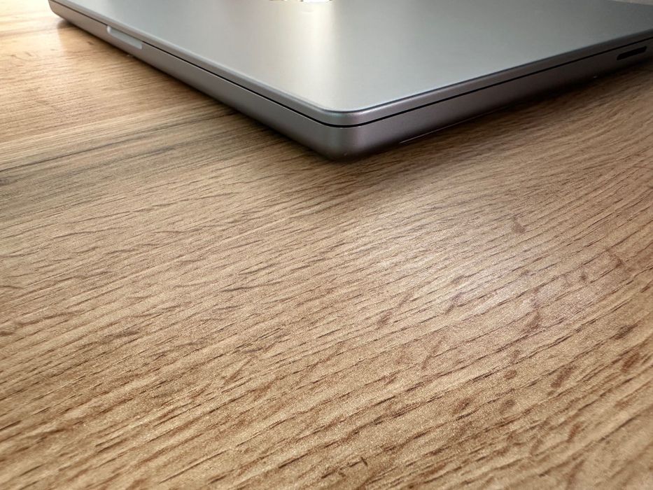 MacBook Pro 16" M1 Pro 10-Core CPU/ 16-Core GPU/ 16RAM/ 1TB SSD