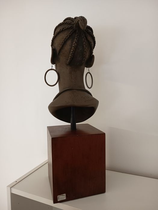 Продавам статуетка, подаръчни кутии