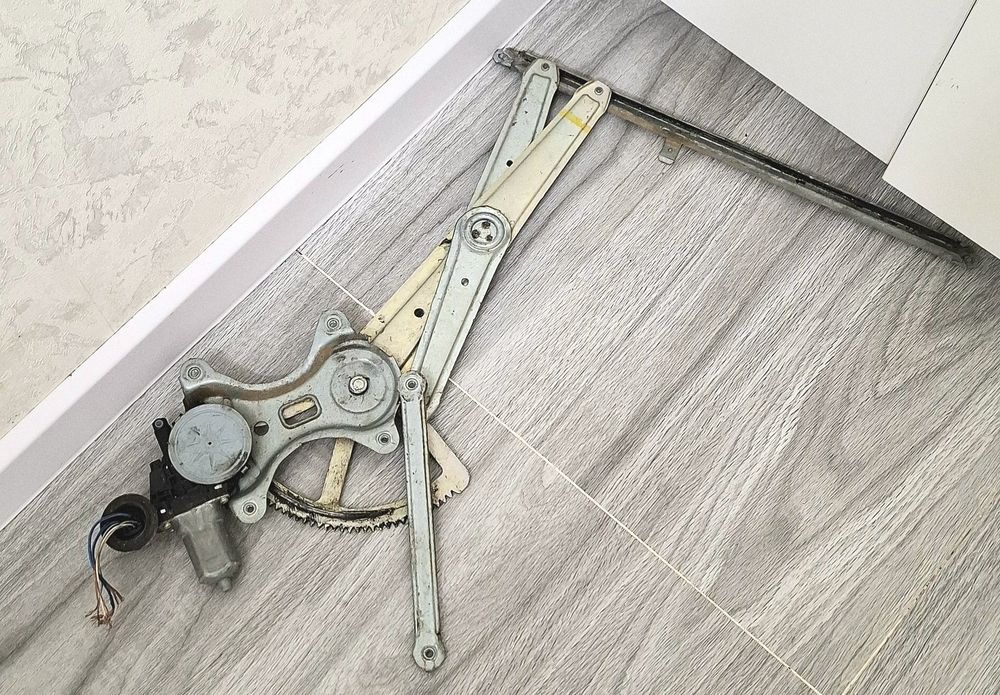 От Тойота Альфард ,правая сторона