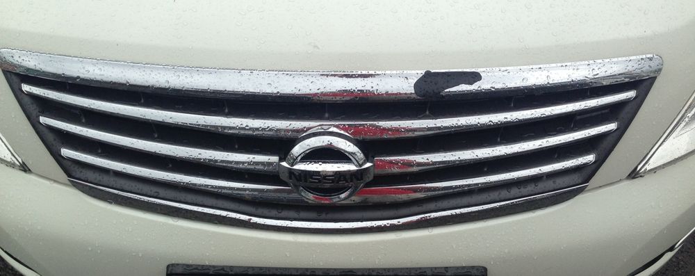 Продам б/у решётку радиатора на Nissan Teana J32
