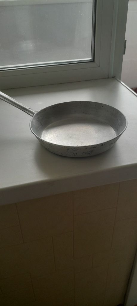Сковороды разные