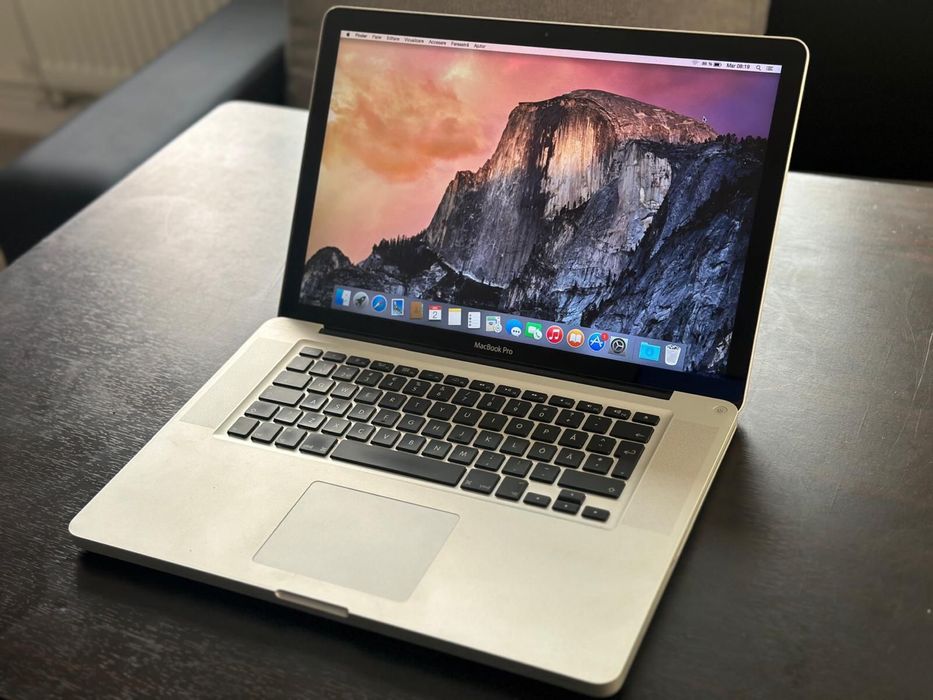 MacBook Pro i7 SSD 15 inch HD