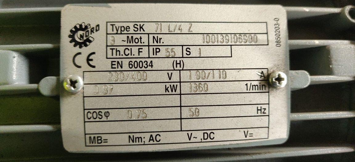 Motor electric trifazat cu reductor, 0.37kW, 56rpm, 220/380V