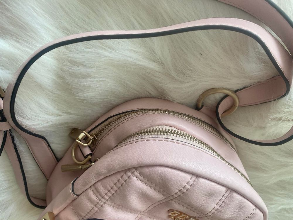 Продавам чанта на Guess!