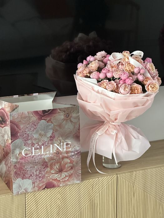 Цветы Celine с фирменной коробкой, Алматы
