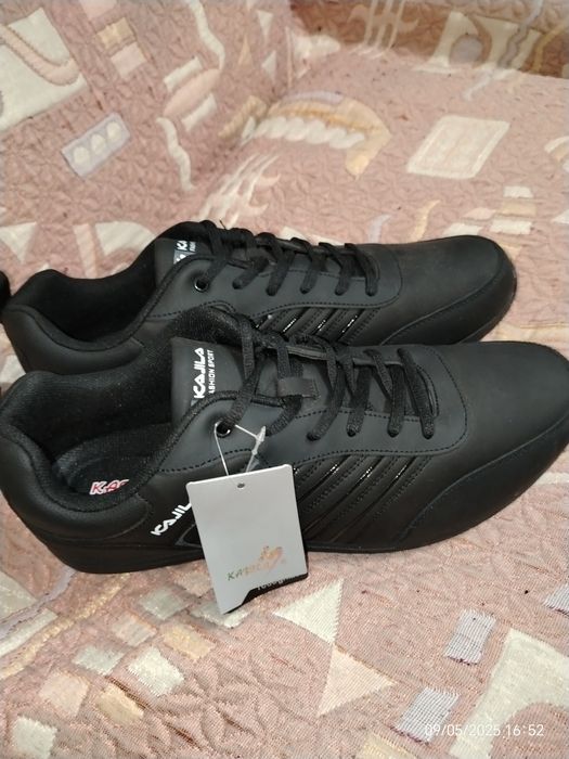 Продам кроссовки 50р