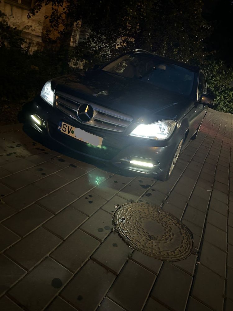 Vând Mercedes-benz c220