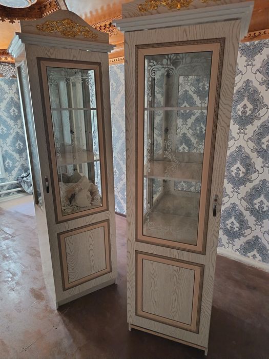 Mebel pachti yangi olib kelib o'rnatilgan holda turibdi