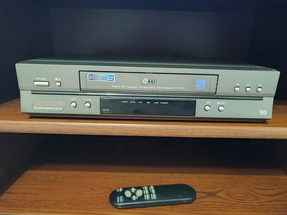 Видеомагнитофон  LG