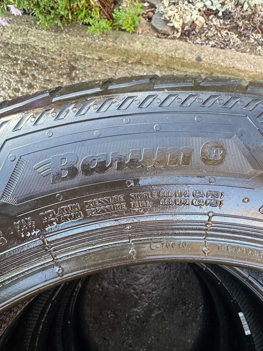 Продават се бусови гуми Барум