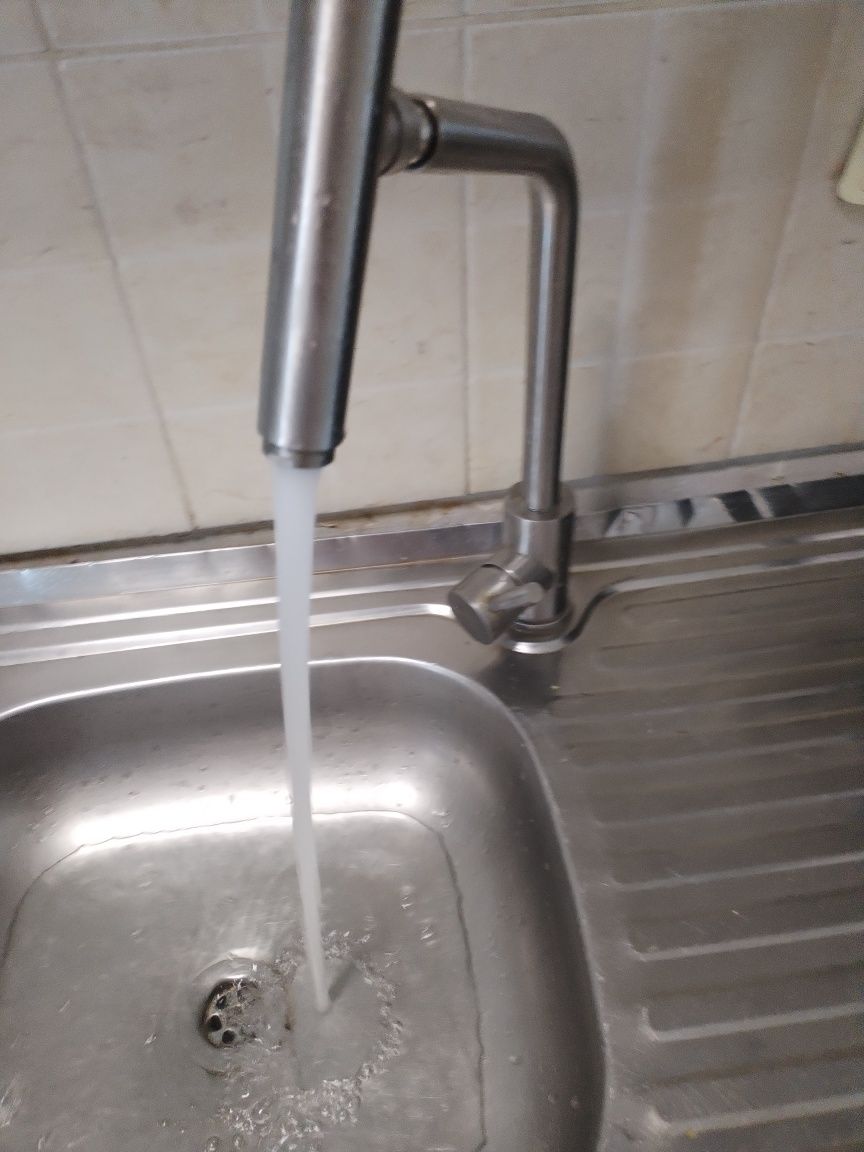 Chiuveta cu baterie de bucătărie