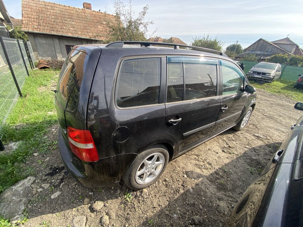 Piese touran 2006 motor 1.9 tdi BXE.bara fata capota turbo injectoare