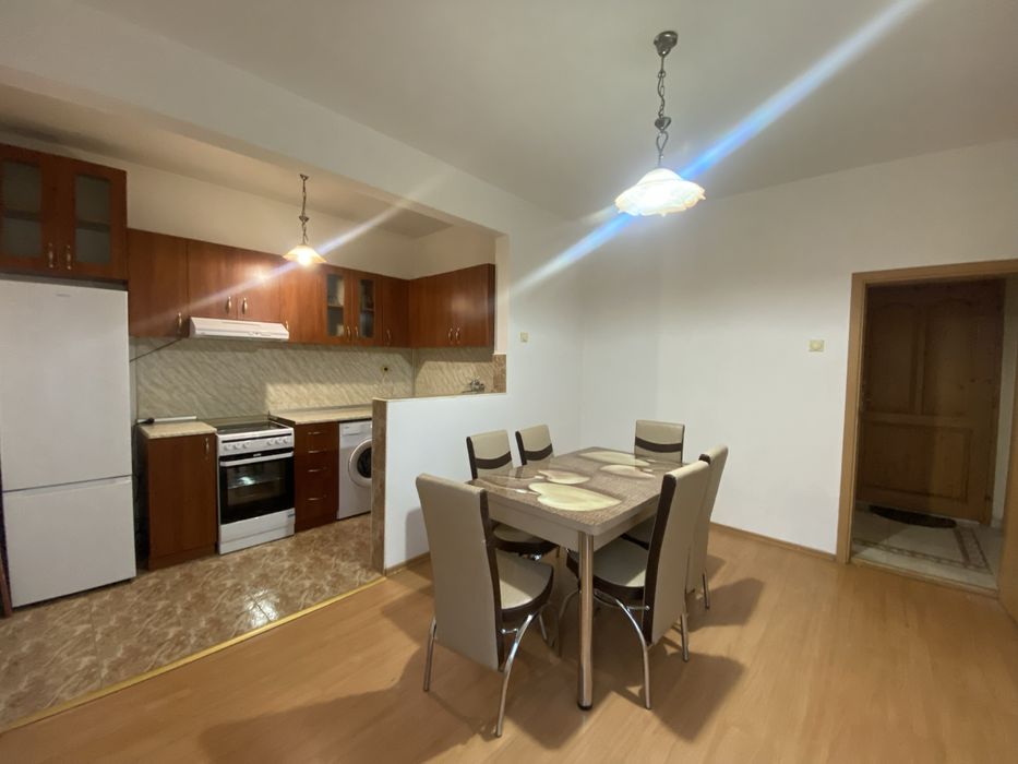 Тристаен Апартамент в центъра на Плевен