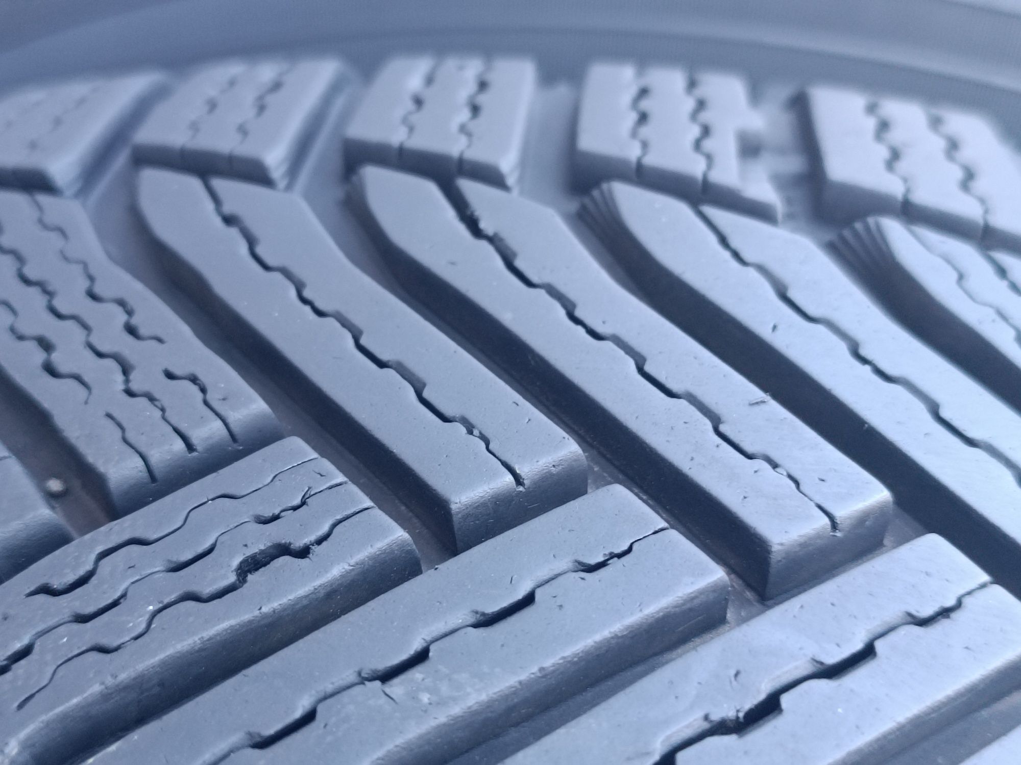 205/60/16 Michelin