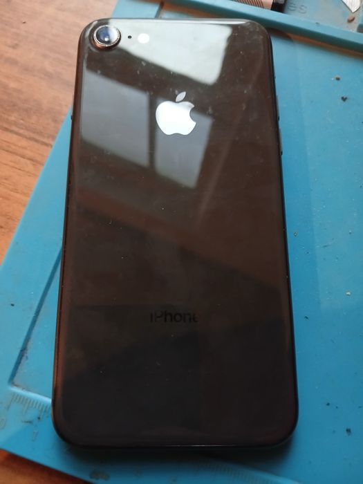 Iphone 8 64 gb ideal sastayana srochna sotiladi