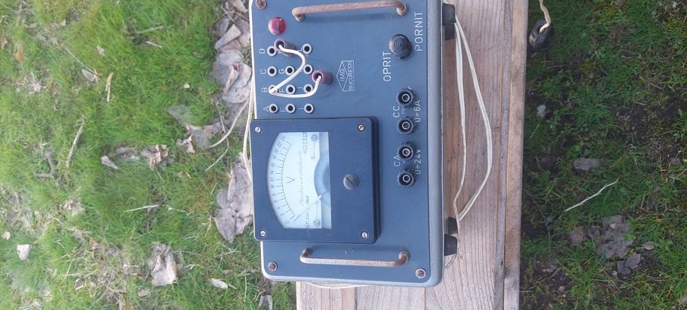 Transformator cu multiple ieșiri CA și CC.