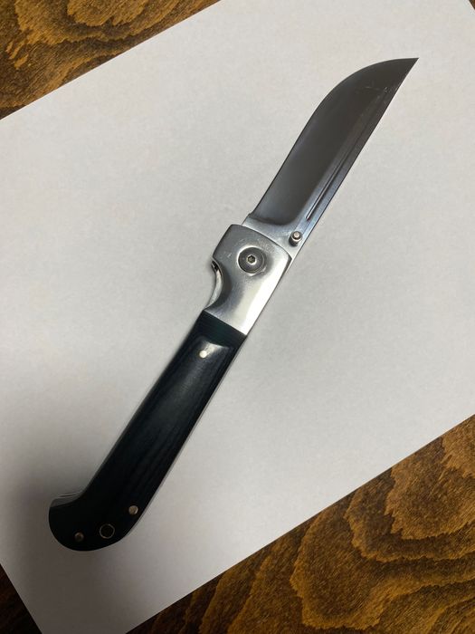 Сгъваем нож с текстилен калъф.