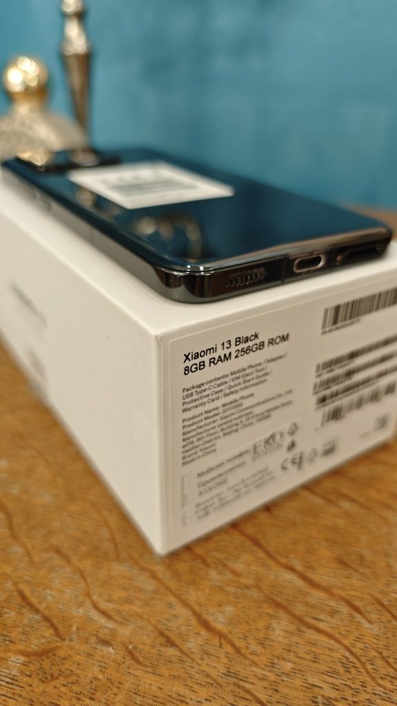 Продава Xiaomi 13  256GB 8GB RAM гаранция!