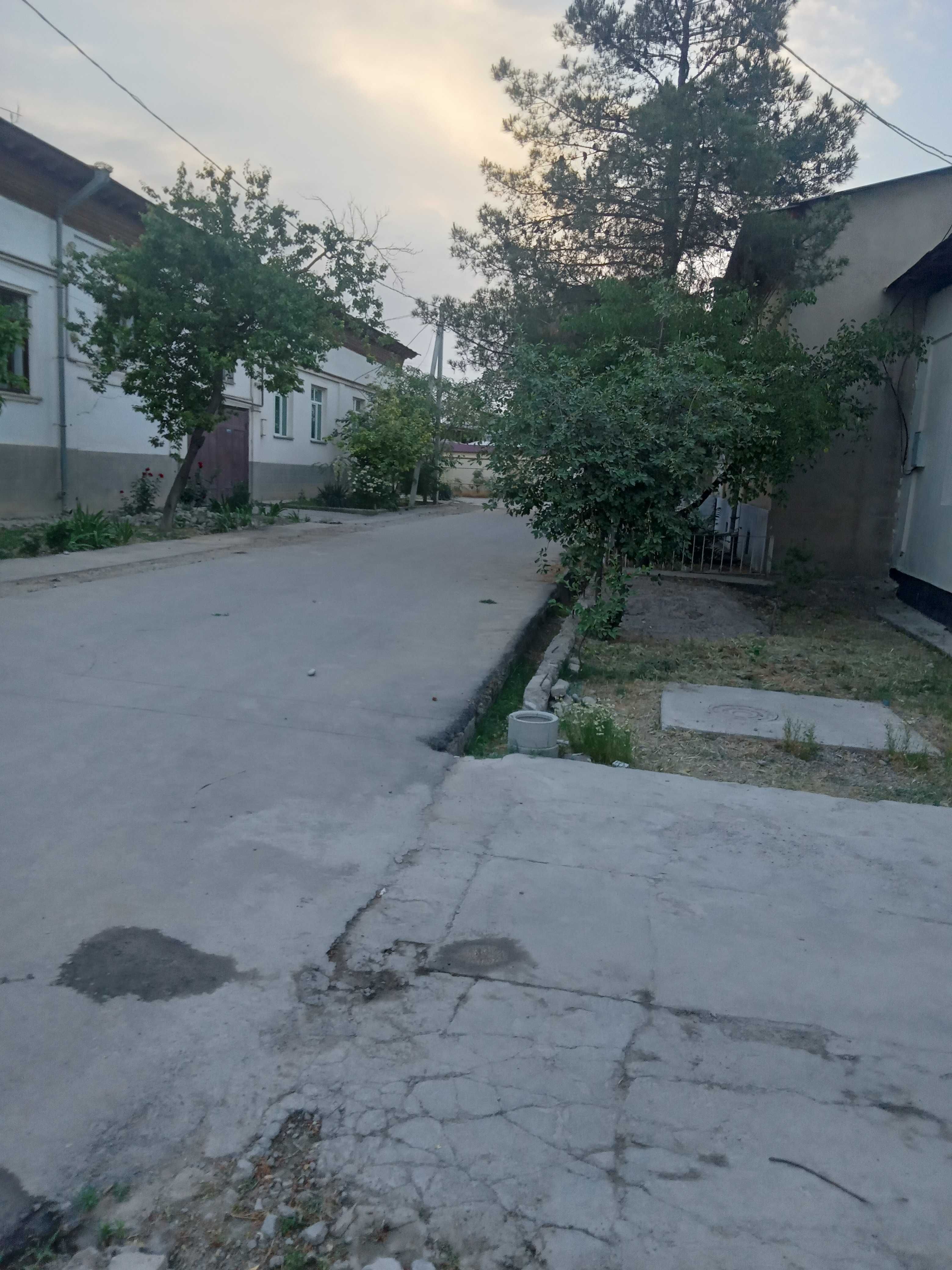 Yangi hovli sotiladi.