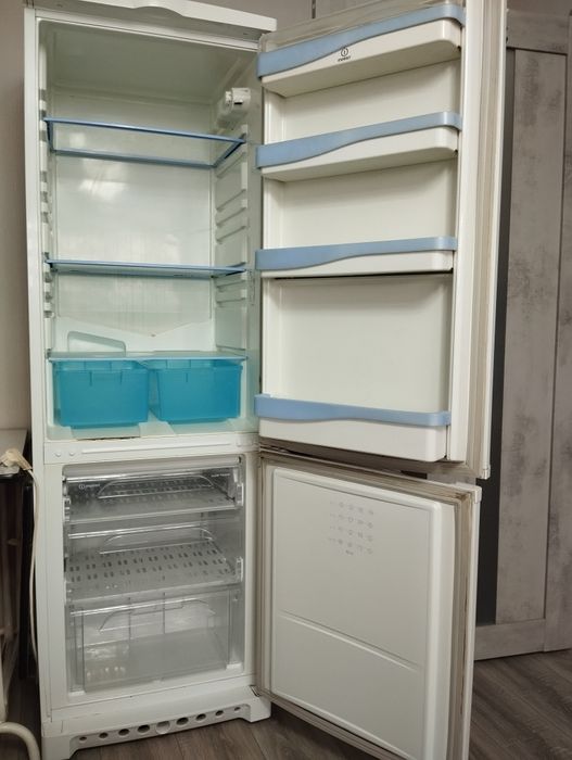 Холодильник INDESIT