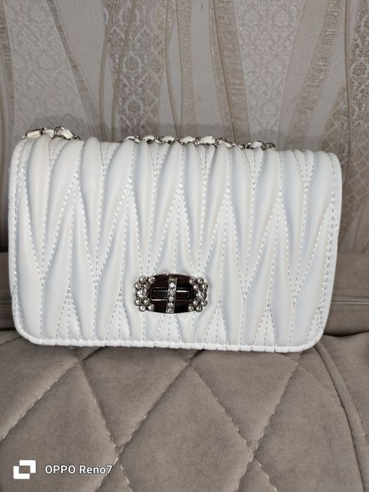 Продаётся красивая сумочка.