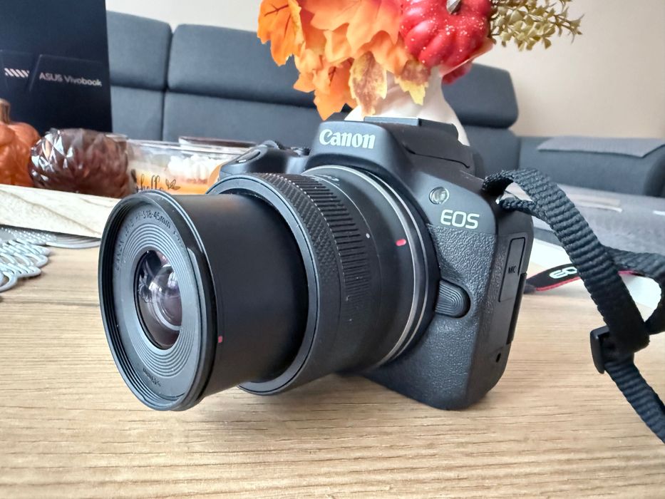 Фотоапарат Canon EOS R50 + обектив Canon RF-S 18-45mm