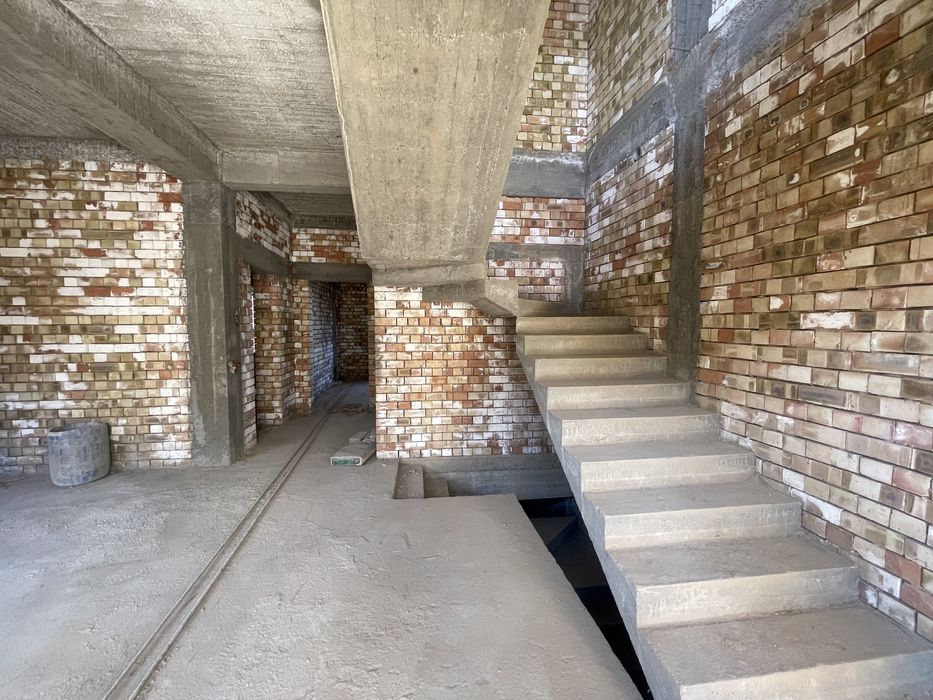 Продаётся участок (каробка) возле Паркентского рынка