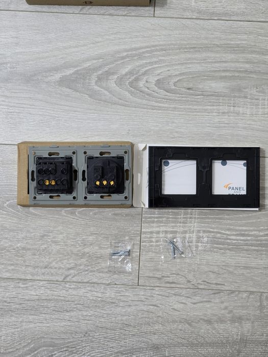 Priză Schuko + întrerupător sticlă – 1 slot, 1 cale – negru