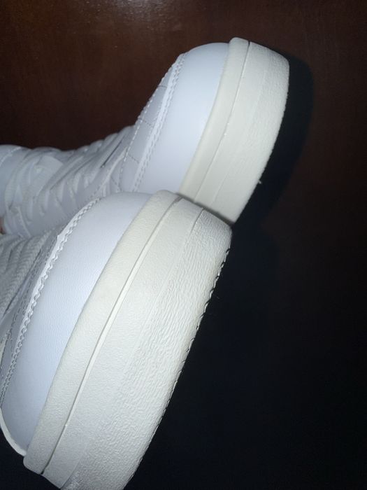 Champion adidasi noi 39 pret 80 ron