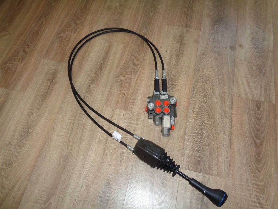 Distribuitor cu flotant pentru incarcator frontal cu cabluri de 1,5 mt