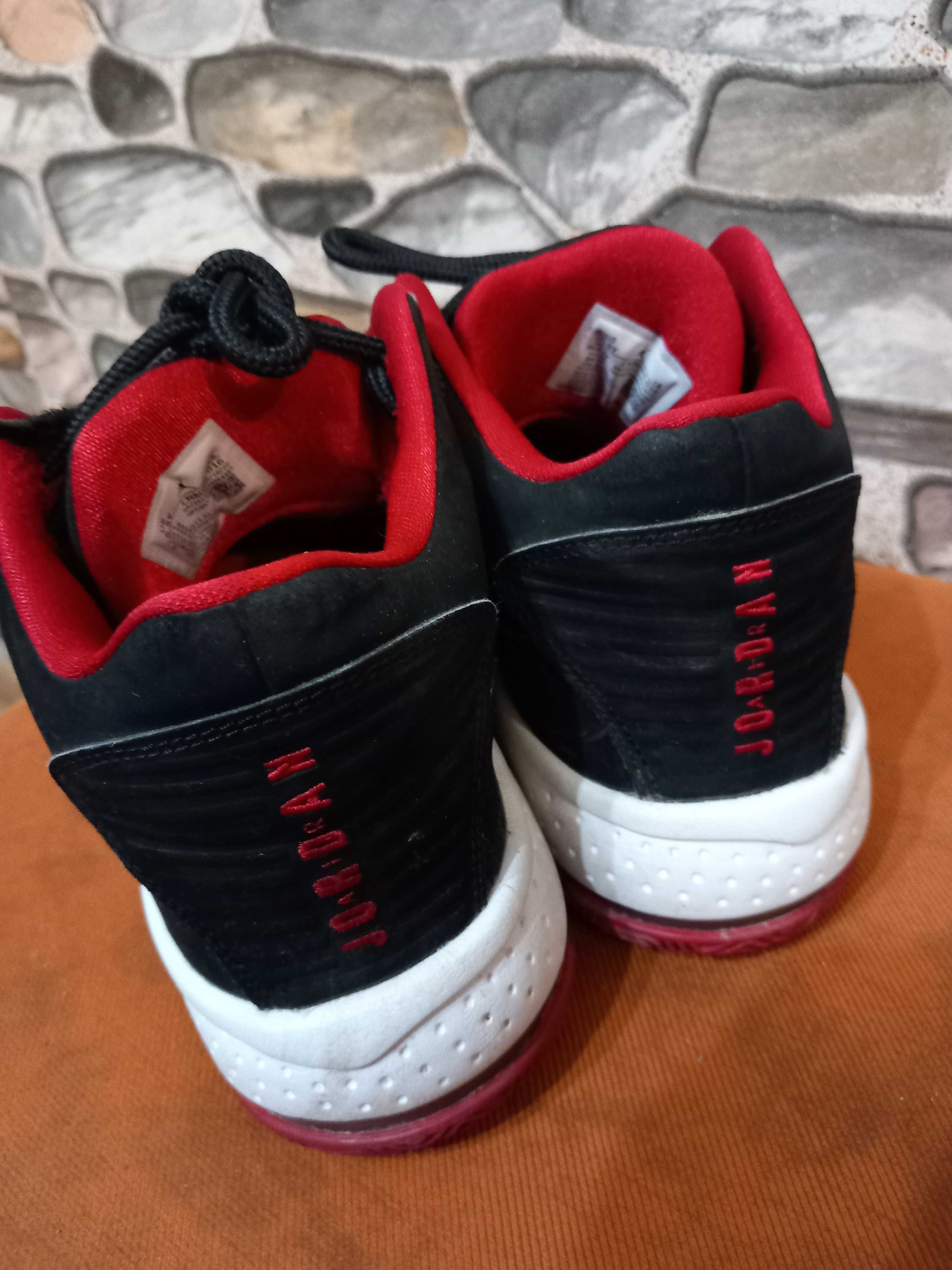 Nike Jordan Max Aura 2