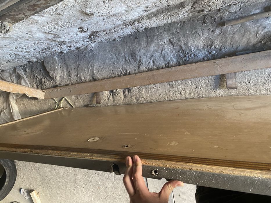 Продам железную дверь с косяком недорого. Самовывоз