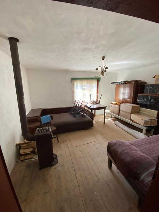 Casă rustică la munte + poiată, pe teren 4700mp, pădure si pârâu