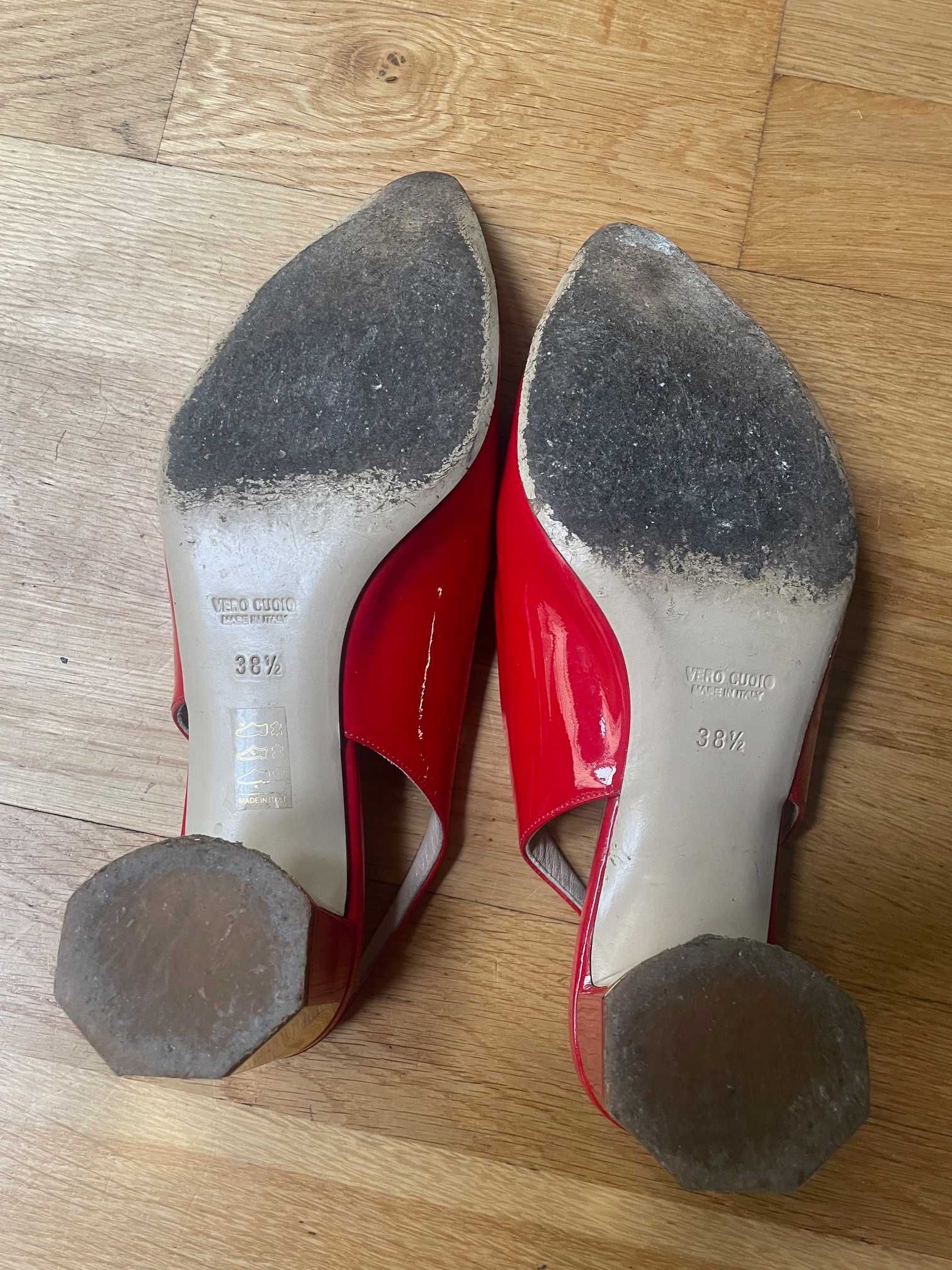 Елегантни червени дамски обувки с отворена пета